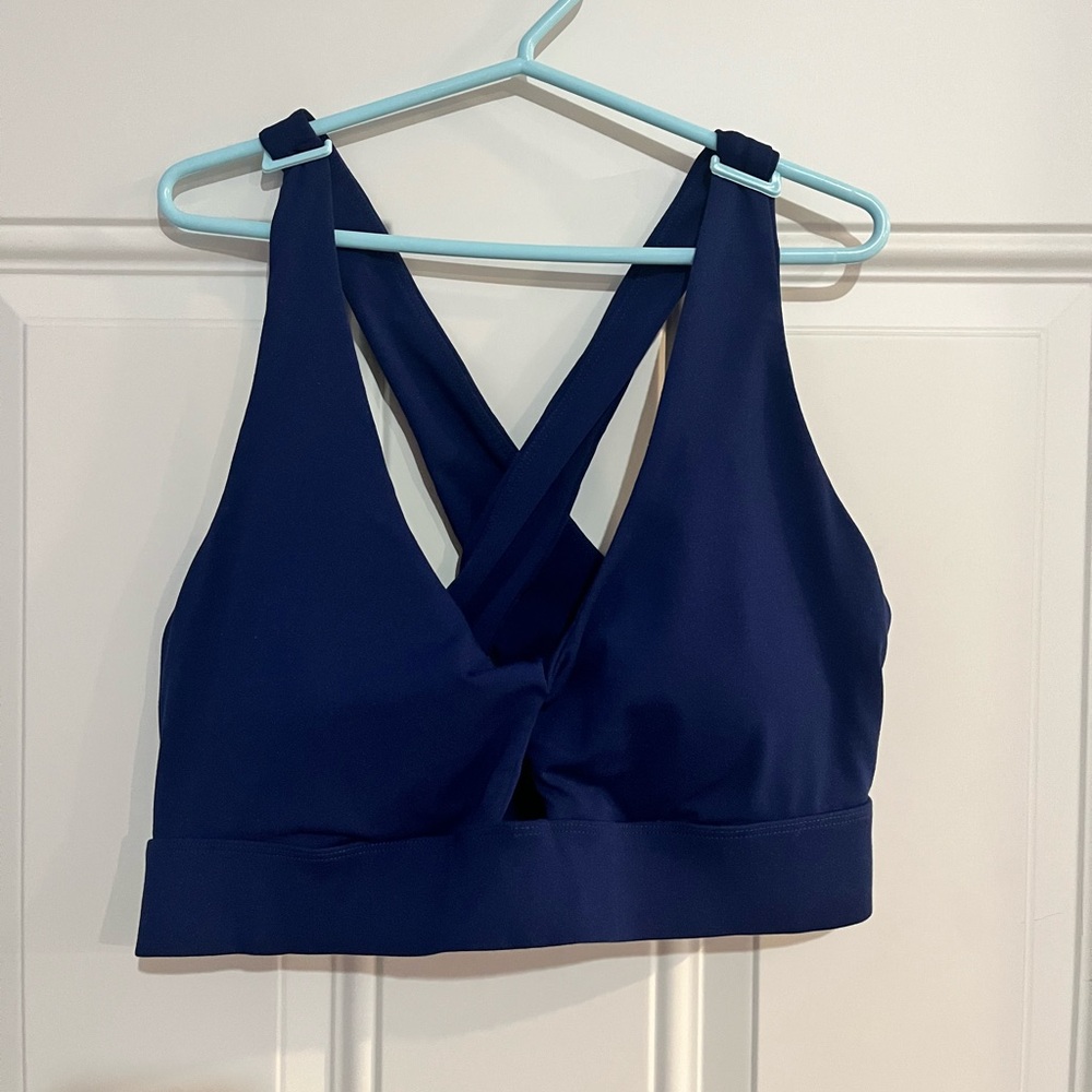 Fabletics Oasis Twist Sports Bra